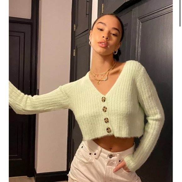 UO Rochelle Fuzzy Cropped Cardigan - Picture 2 of 6